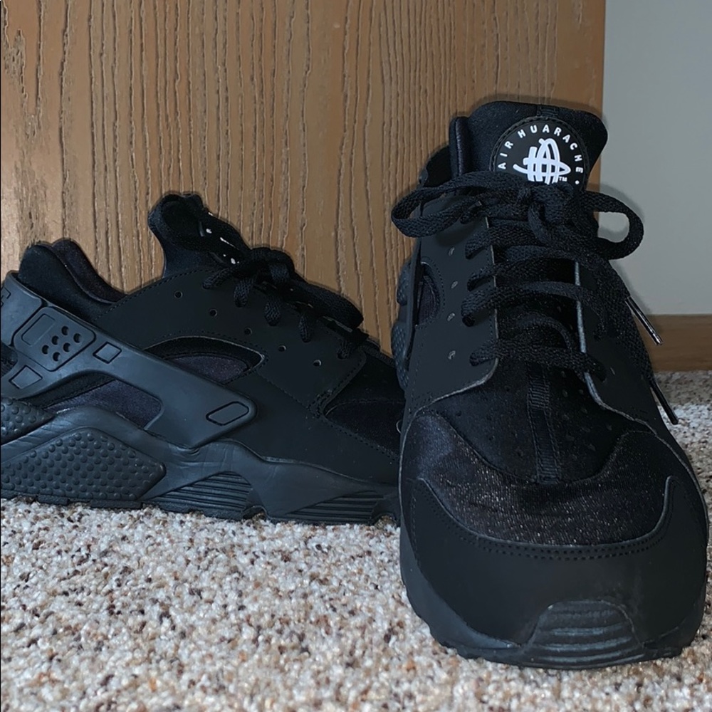 Nike Air Huarrache | MENS  . SERIOUS INQUIRES ONLY